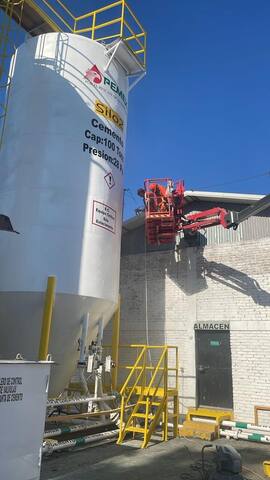 Aplicación en silo con plataforma articulada