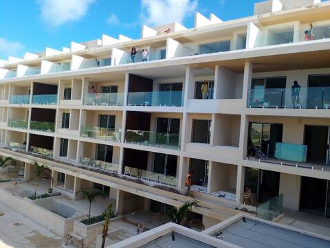 Recubrimiento en obra — edificio en construcción